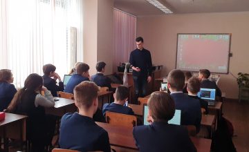 Валадислав Ковальский, выпускник нашего лицея, студент 4-го курса Технического университета Молдовы изобрел электронный протез руки. Управлять устройством можно с помощью силой мысли. Учащиеся 7В класса получили возможность ознакомиться с данной […]